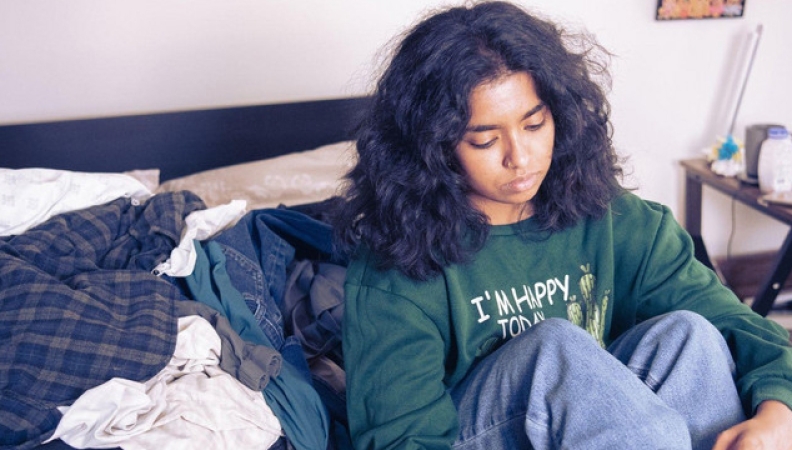 Song Review: laundry pile by Sravani Kameswari